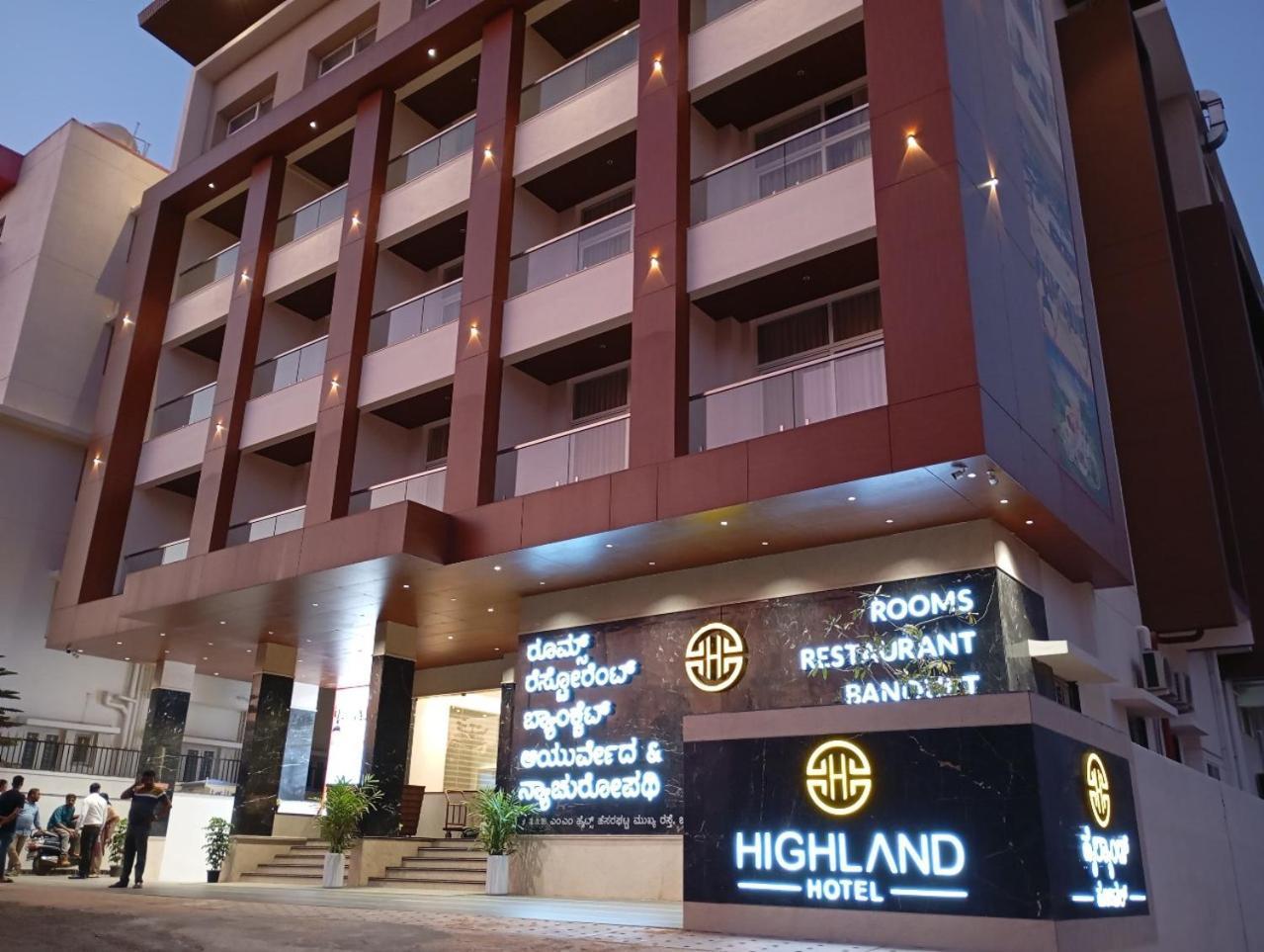 Highland Hotel Bangalore Bagian luar foto