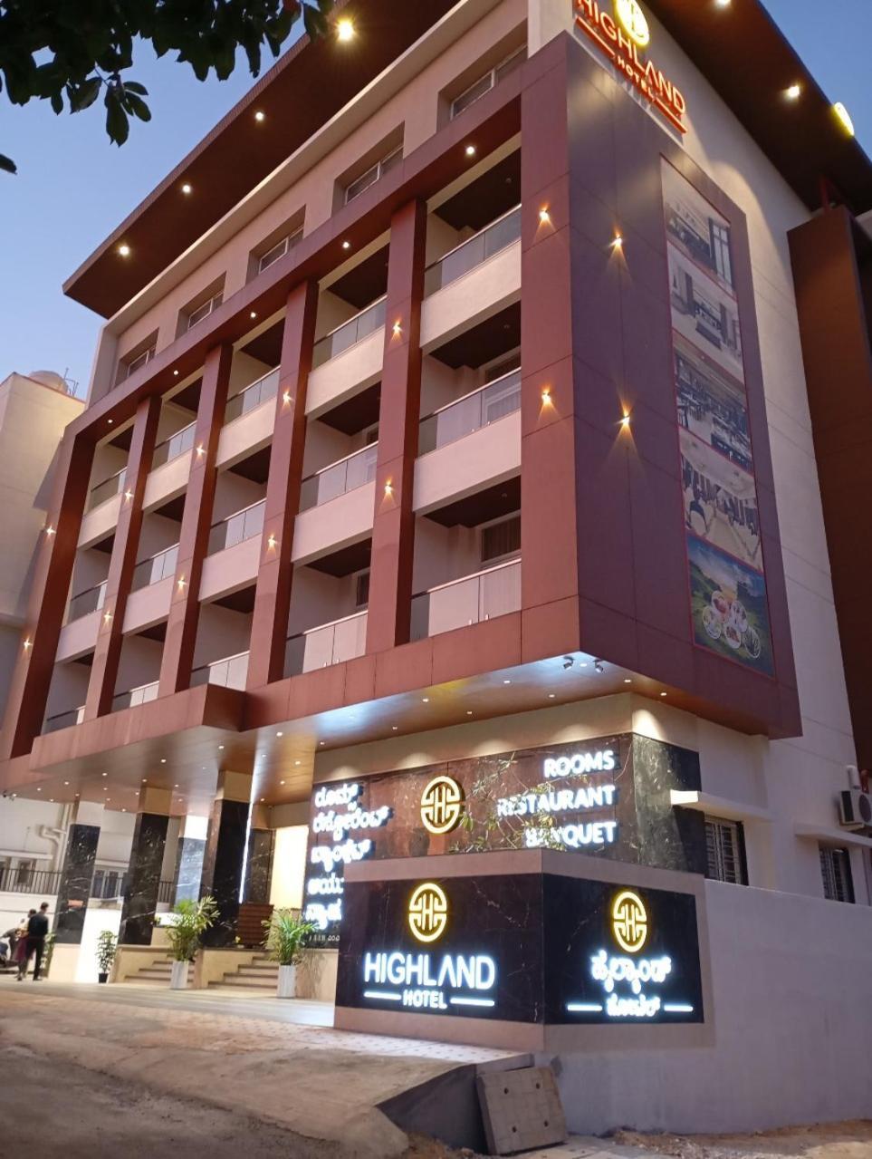 Highland Hotel Bangalore Bagian luar foto