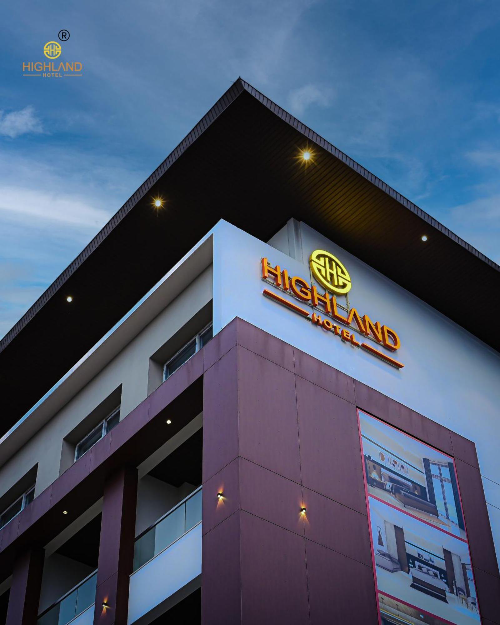 Highland Hotel Bangalore Bagian luar foto