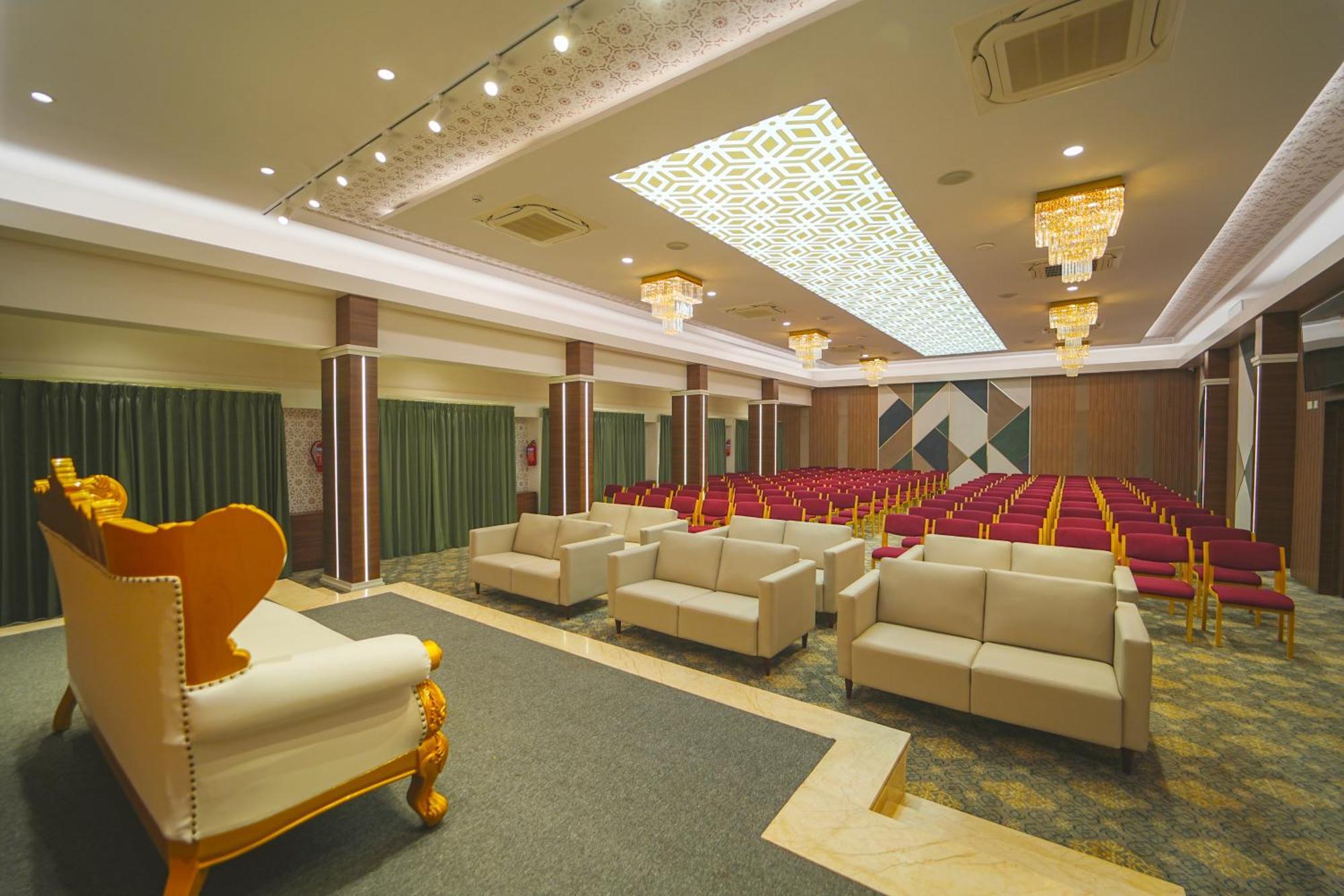 Highland Hotel Bangalore Bagian luar foto