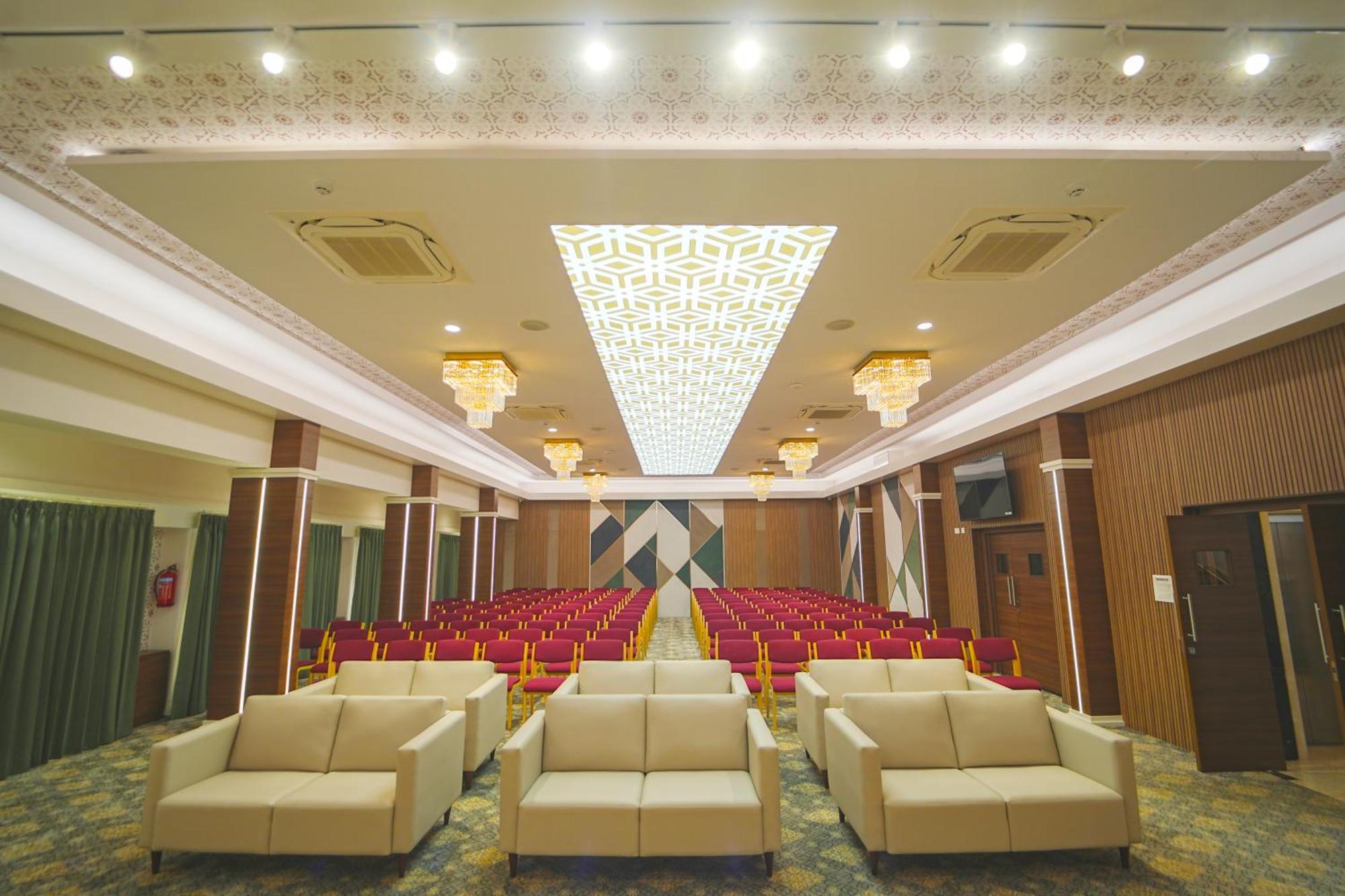 Highland Hotel Bangalore Bagian luar foto