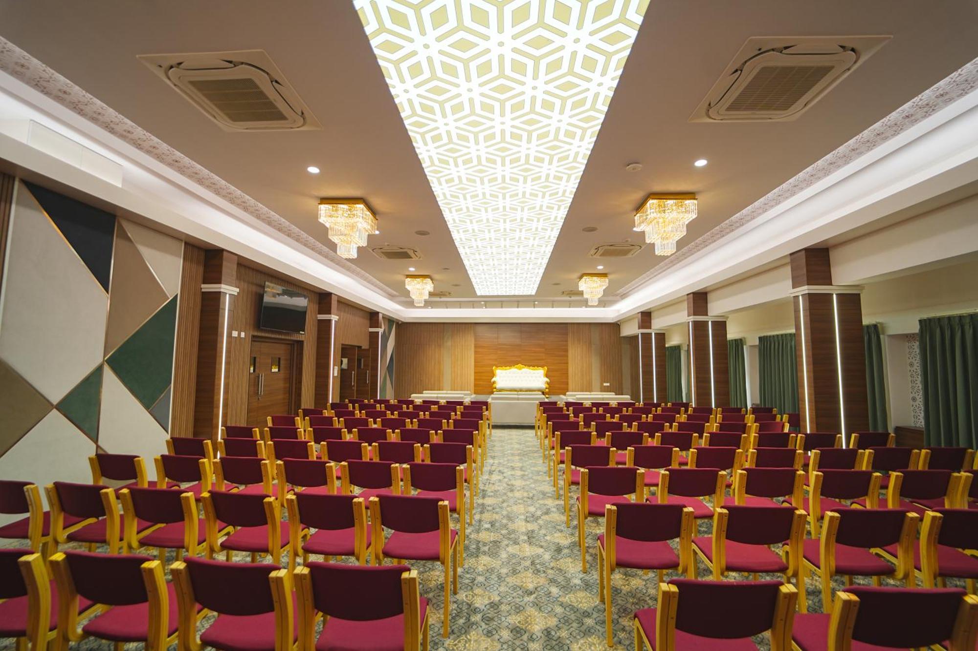 Highland Hotel Bangalore Bagian luar foto