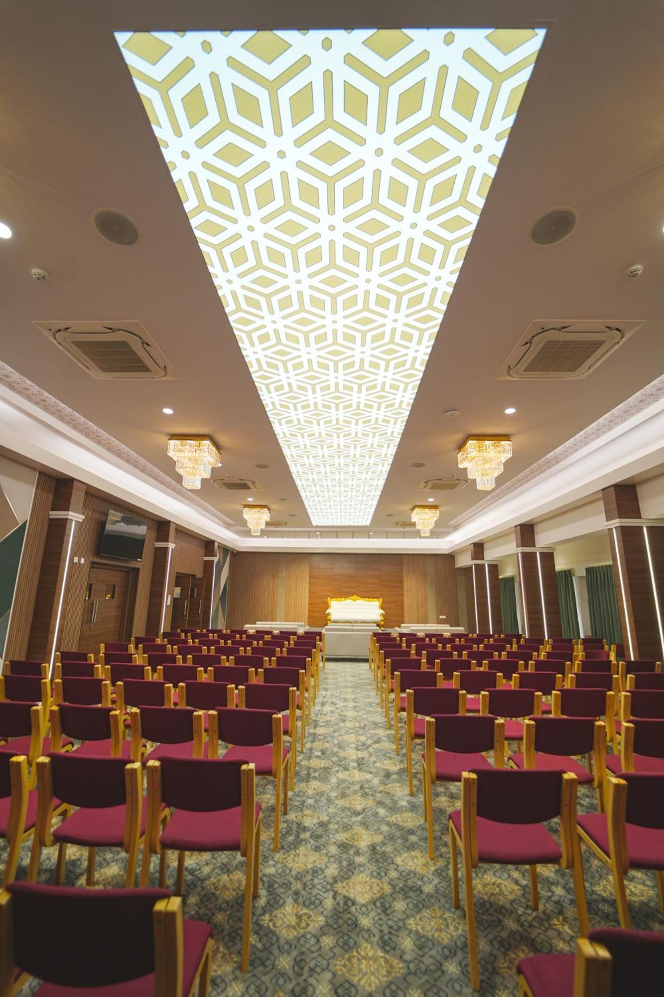 Highland Hotel Bangalore Bagian luar foto